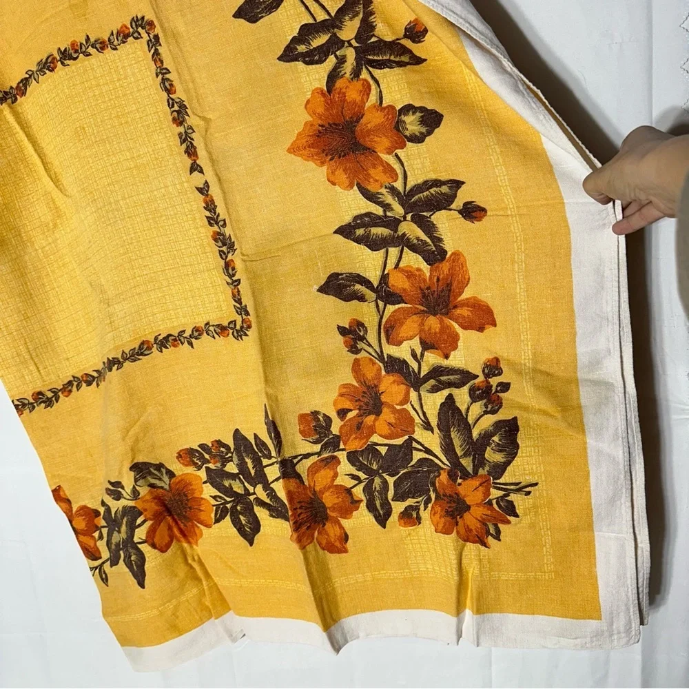 Vintage Floral Yellow & Orange Tablecloth - Picture 13 of 15